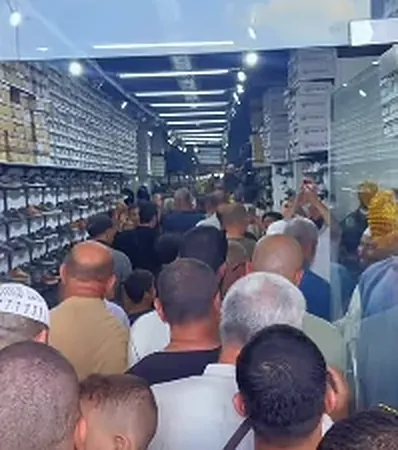 Foule dans la boutique