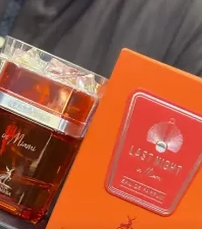 Flacon et boîte de parfum (extrait TikTok)