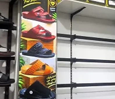 Mur de sandales pour homme